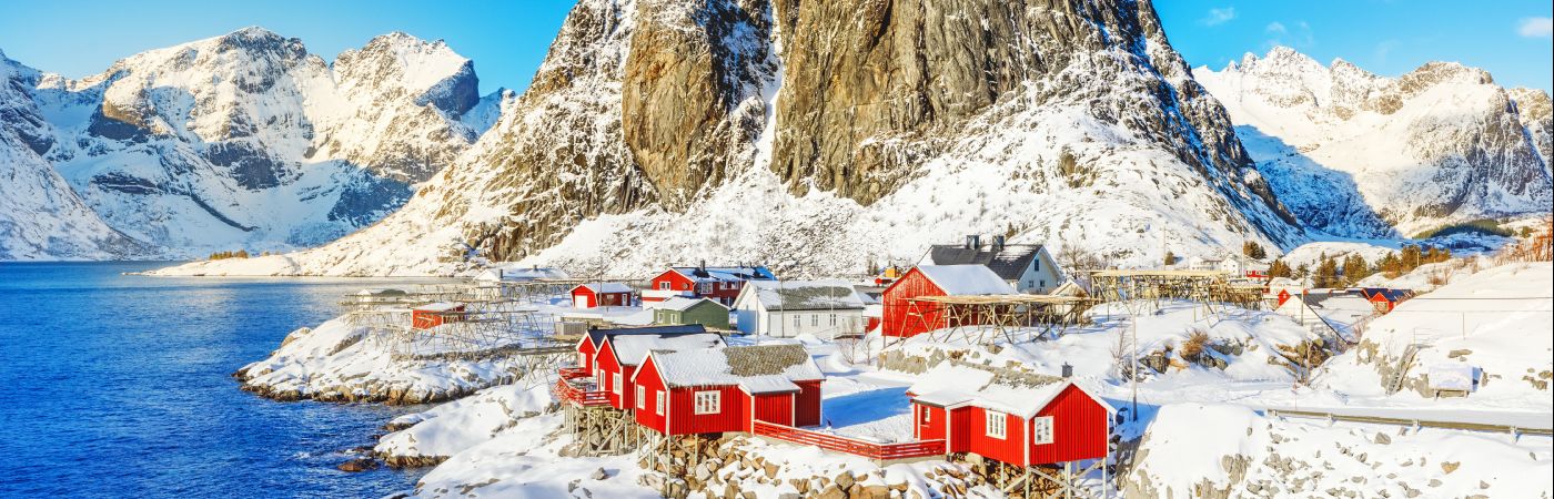 Cabanes de pêcheur sur les îles Lofoten en hiver
